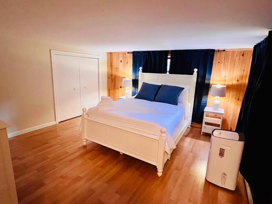 Historic Corner Apartment With Patio & Off Street Parking Portland Exteriör bild