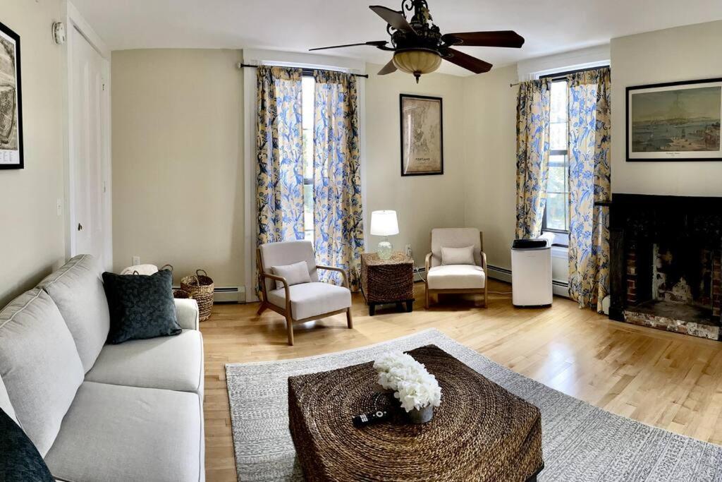 Historic Corner Apartment With Patio & Off Street Parking Portland Exteriör bild