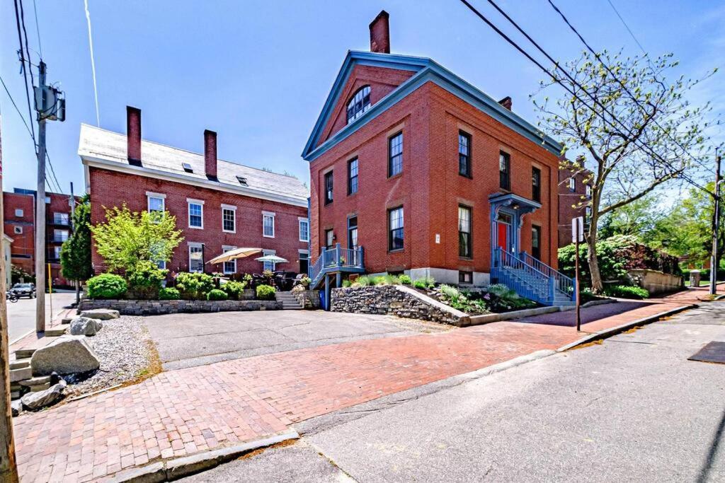 Historic Corner Apartment With Patio & Off Street Parking Portland Exteriör bild