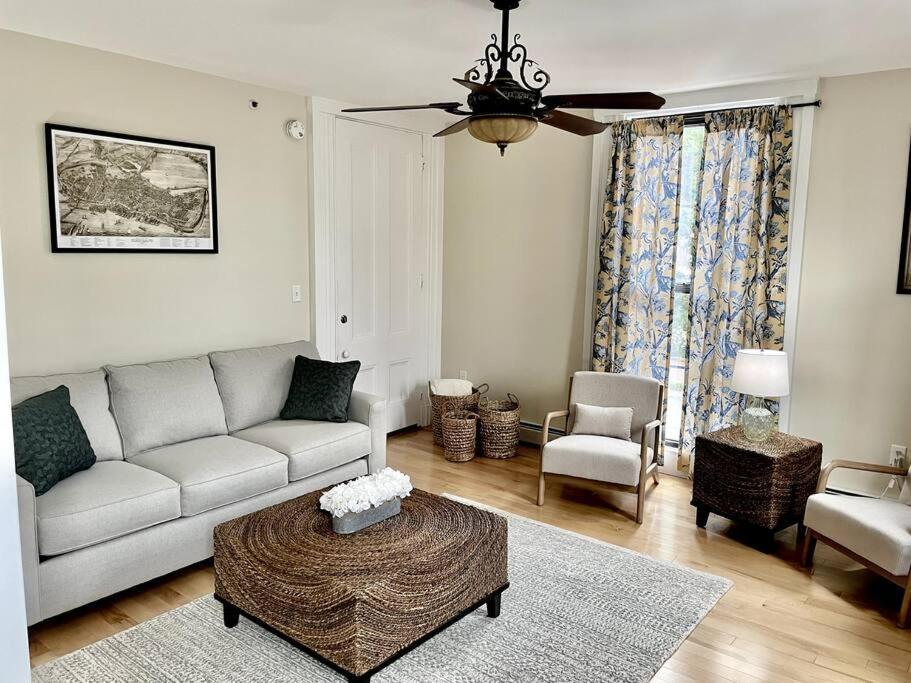 Historic Corner Apartment With Patio & Off Street Parking Portland Exteriör bild