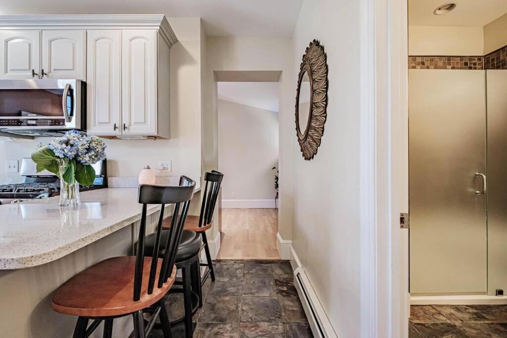 Historic Corner Apartment With Patio & Off Street Parking Portland Exteriör bild