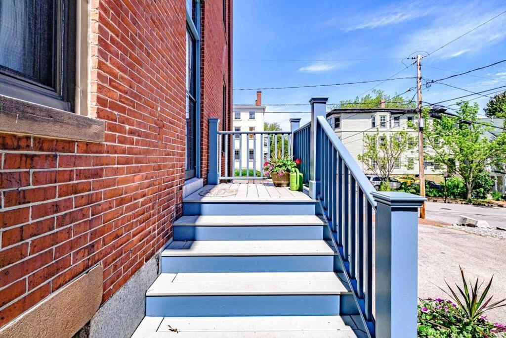 Historic Corner Apartment With Patio & Off Street Parking Portland Exteriör bild
