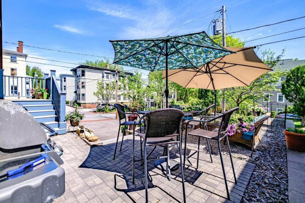 Historic Corner Apartment With Patio & Off Street Parking Portland Exteriör bild