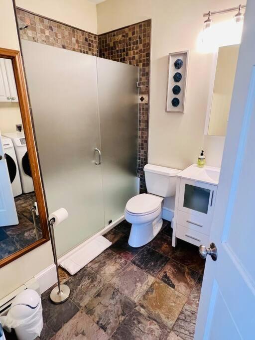 Historic Corner Apartment With Patio & Off Street Parking Portland Exteriör bild